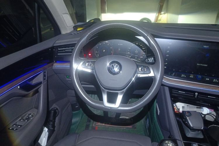Used Volkswagen Touareg 2020 2.0 TSI RuiShang Edition China VI Standard Steering Wheel