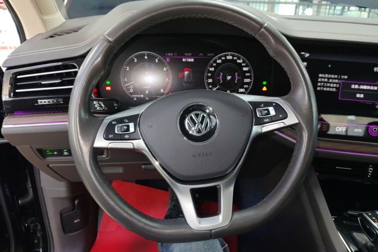 Used Volkswagen Touareg 2020 3.0 TSI Luxury Edition China VI Steering Wheel