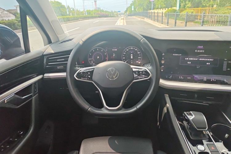 Used Volkswagen Touareg 2020 2.0 TSI RuiShang Edition China VI Standard Steering Wheel