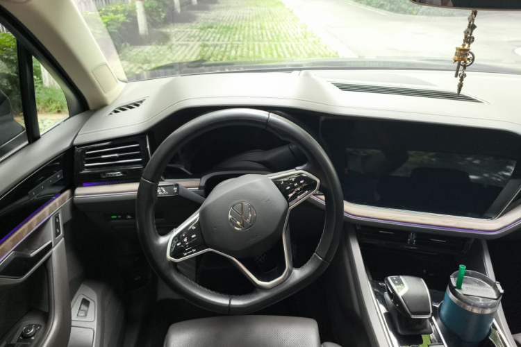 Used Volkswagen Touareg 2020 3.0 TSI Luxury Edition China VI Steering Wheel