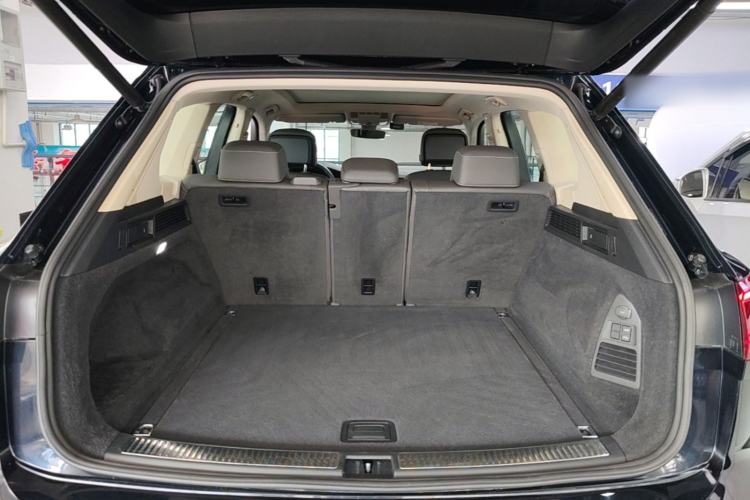 Used Volkswagen Touareg 2020 3.0 TSI Luxury Edition China VI Trunk