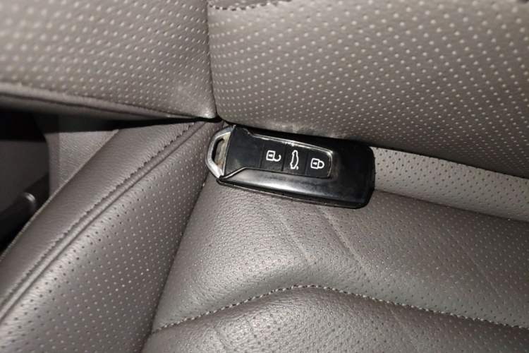 Used Volkswagen Touareg 2020 3.0 TSI Luxury Edition China VI Vehicle Key