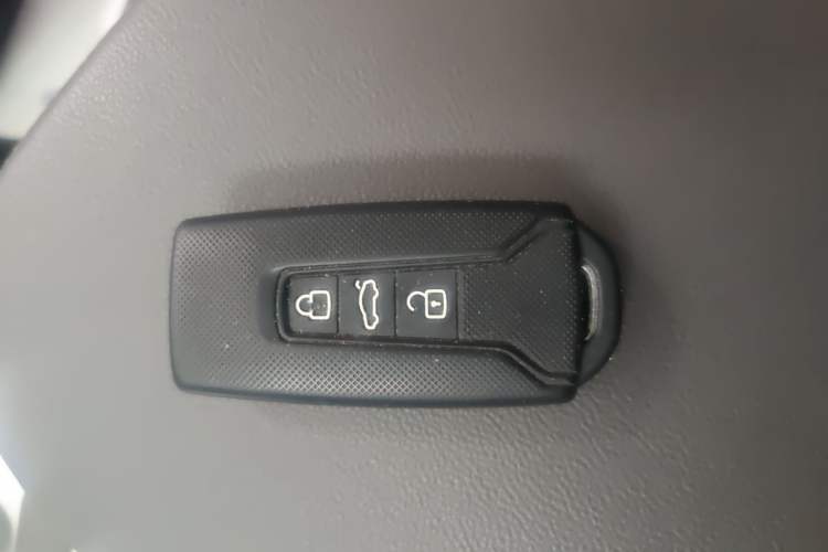 Used Volkswagen Touareg 2020 3.0 TSI Luxury Edition China VI Vehicle Key