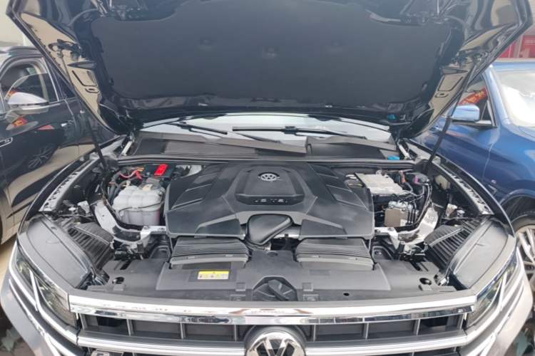 Used Volkswagen Touareg 2020 3.0 TSI Luxury Edition China VI Engine Bay