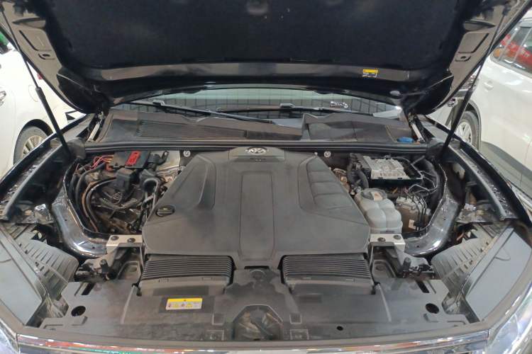 Used Volkswagen Touareg 2020 2.0 TSI RuiShang Edition China VI Standard Engine Bay