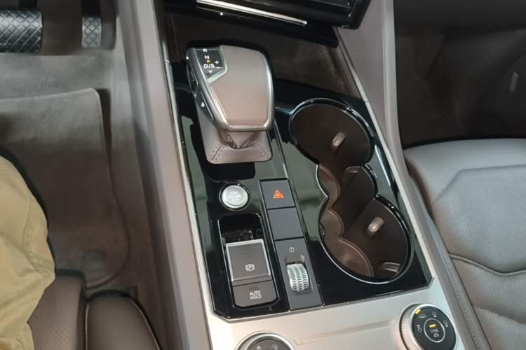Used Volkswagen Touareg 2020 3.0 TSI Luxury Edition China VI Gear Lever