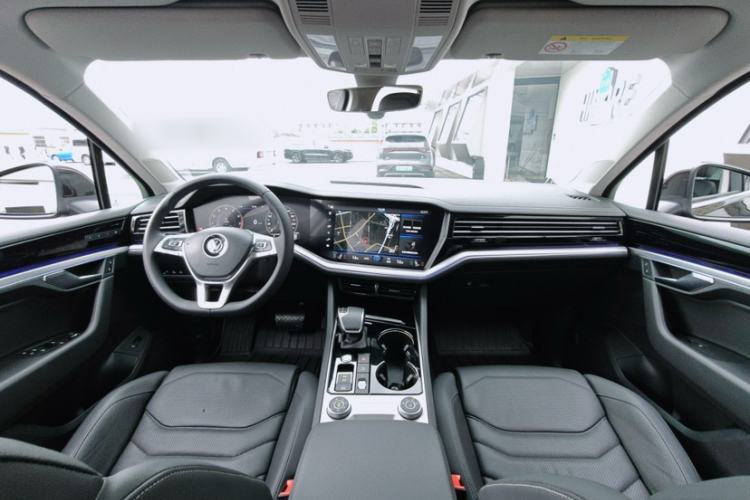 Used Volkswagen Touareg 2020 3.0 TSI Luxury Edition China VI Interior 1