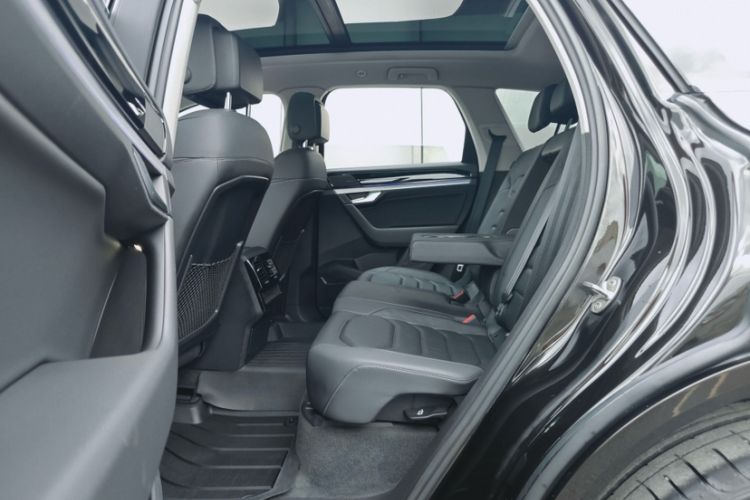 Used Volkswagen Touareg 2020 3.0 TSI Luxury Edition China VI Interior 4