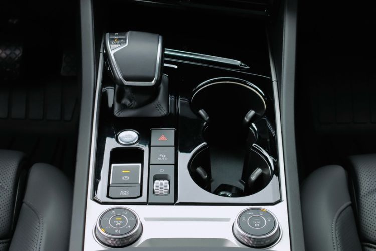 Used Volkswagen Touareg 2020 3.0 TSI Luxury Edition China VI Interior 5