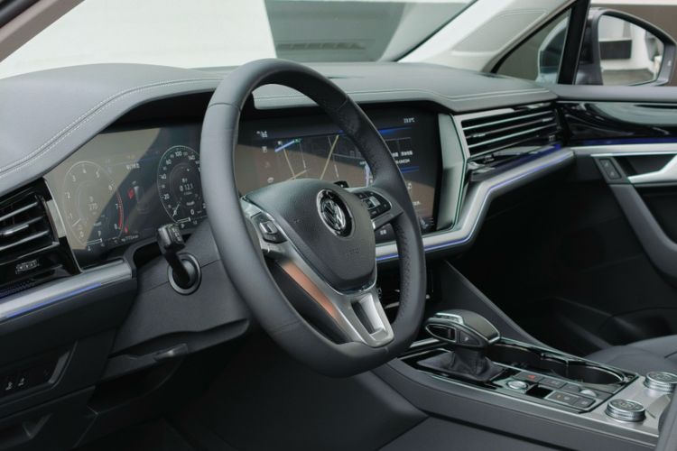 Used Volkswagen Touareg 2020 3.0 TSI Luxury Edition China VI Interior 8