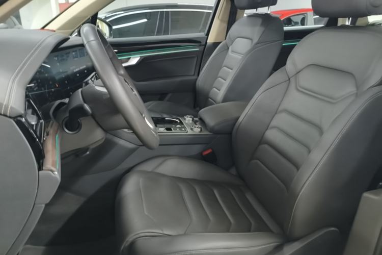 Used Volkswagen Touareg 2020 3.0 TSI Luxury Edition China VI Left Front Seat