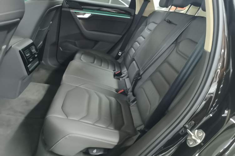 Used Volkswagen Touareg 2020 3.0 TSI Luxury Edition China VI Left Rear Seat