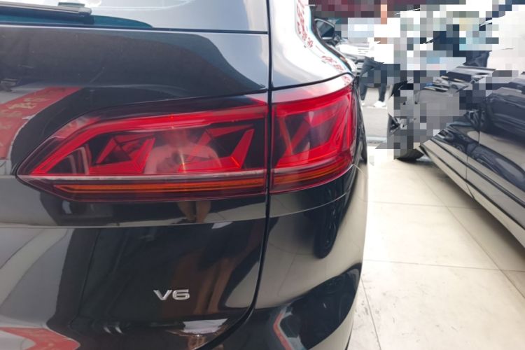 Used Volkswagen Touareg 2020 3.0 TSI Luxury Edition China VI Right Rear Taillight