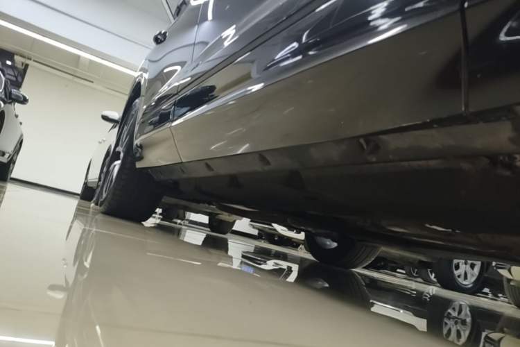 Used Volkswagen Touareg 2020 3.0 TSI Luxury Edition China VI Right Side Sill