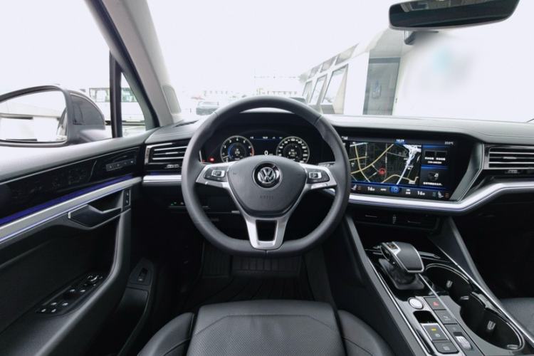 Used Volkswagen Touareg 2020 3.0 TSI Luxury Edition China VI Steering Wheel