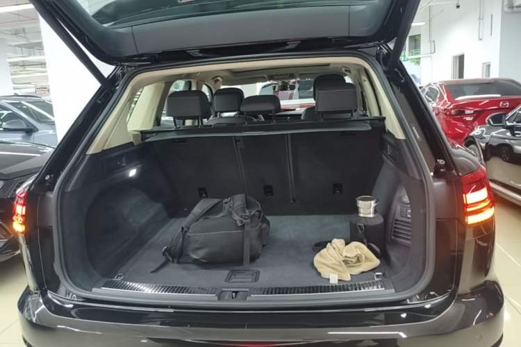 Used Volkswagen Touareg 2020 3.0 TSI Luxury Edition China VI Trunk