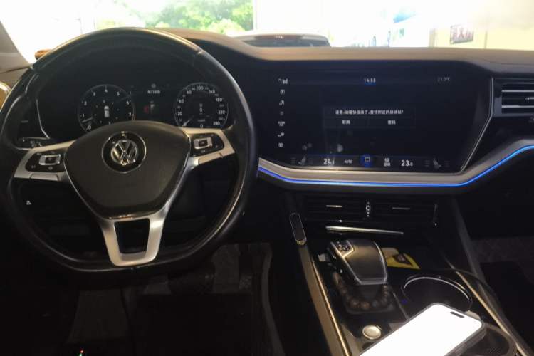 Used Volkswagen Touareg 2020 3.0 TSI Luxury Edition China VI Center Console