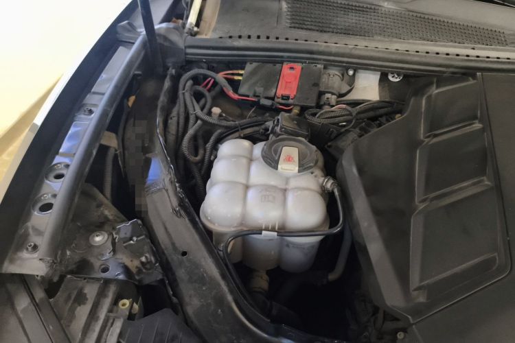 Used Volkswagen Touareg 2020 3.0 TSI Luxury Edition China VI Engine Bay Right