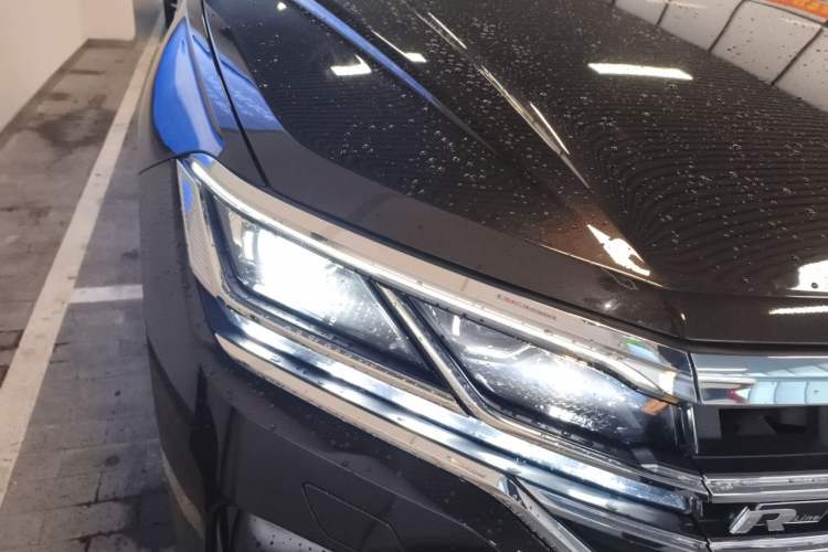 Used Volkswagen Touareg 2020 3.0 TSI Luxury Edition China VI Right Front Headlight