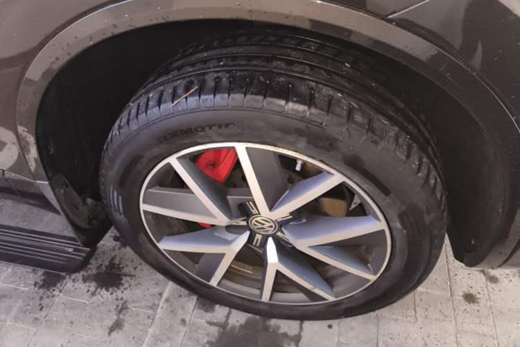 Used Volkswagen Touareg 2020 3.0 TSI Luxury Edition China VI Right Front Wheel Hub