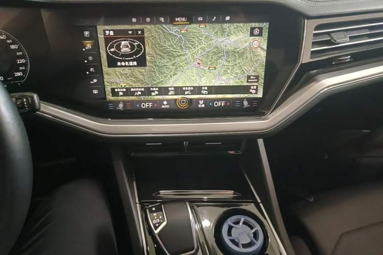 Used Volkswagen Touareg 2020 3.0 TSI Luxury Edition China VI Audio And AC Panel