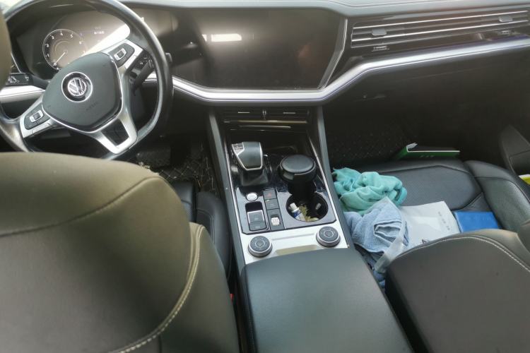 Used Volkswagen Touareg 2020 3.0 TSI Luxury Edition China VI Center Console