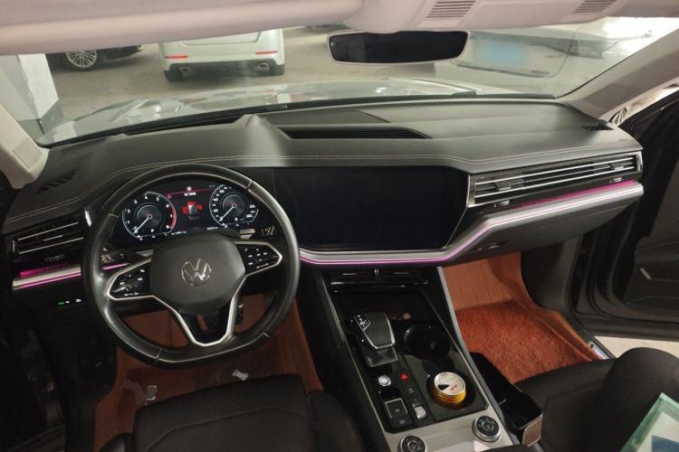 Used Volkswagen Touareg 2020 3.0 TSI Luxury Edition China VI Center Console