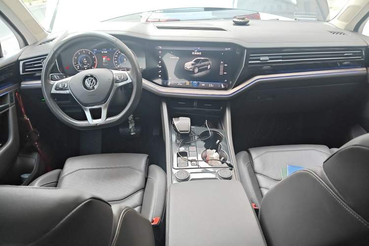 Used Volkswagen Touareg 2020 3.0 TSI Luxury Edition China VI Center Console