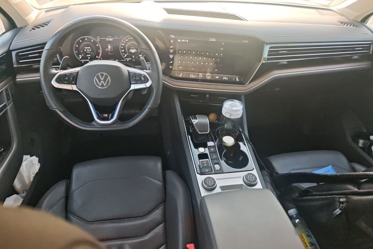 Used Volkswagen Touareg 2020 3.0 TSI Luxury Edition China VI Center Console