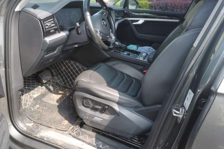 Used Volkswagen Touareg 2020 3.0 TSI Luxury Edition China VI Driver Seat