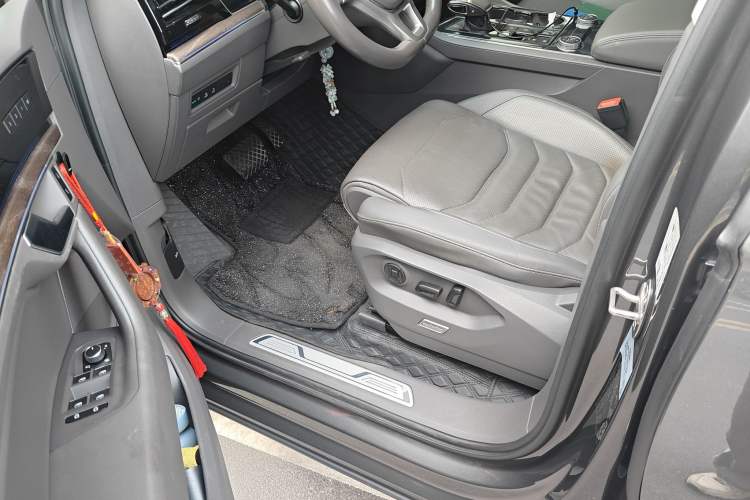 Used Volkswagen Touareg 2020 3.0 TSI Luxury Edition China VI Driver Seat
