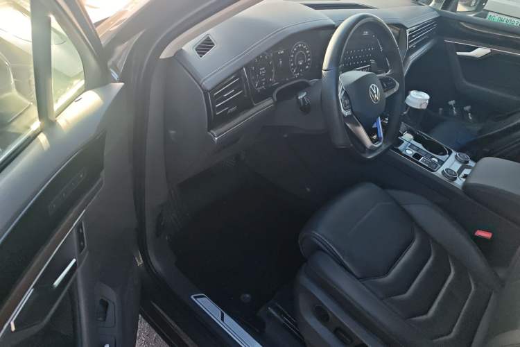 Used Volkswagen Touareg 2020 3.0 TSI Luxury Edition China VI Driver Seat