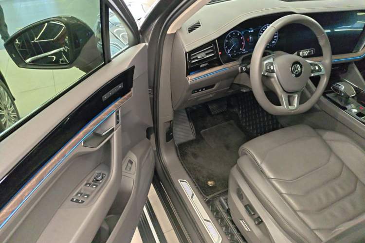 Used Volkswagen Touareg 2020 3.0 TSI Luxury Edition China VI Driver Seat