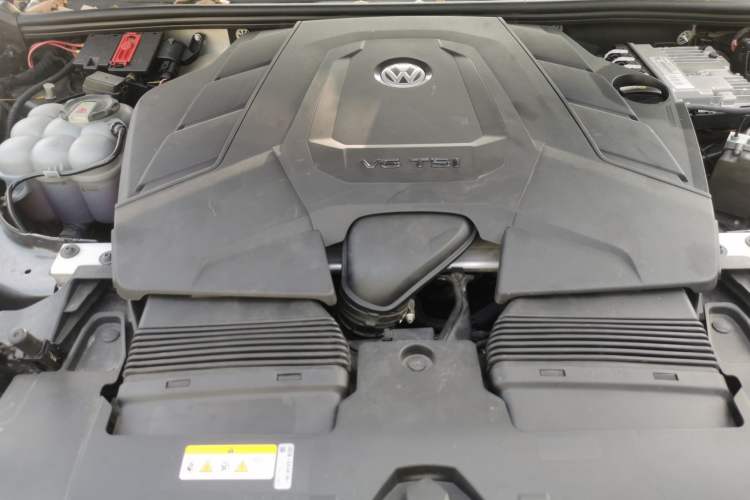 Used Volkswagen Touareg 2020 3.0 TSI Luxury Edition China VI Engine Bay