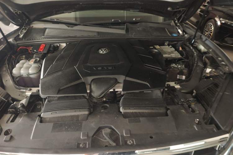 Used Volkswagen Touareg 2020 3.0 TSI Luxury Edition China VI Engine Bay