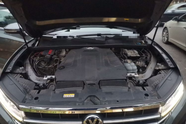 Used Volkswagen Touareg 2020 2.0 TSI RuiShang Edition China VI Standard Engine Bay