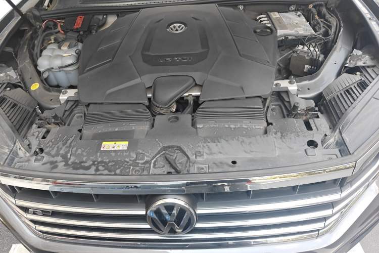 Used Volkswagen Touareg 2020 3.0 TSI Luxury Edition China VI Engine Bay