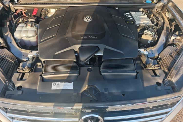 Used Volkswagen Touareg 2020 3.0 TSI Luxury Edition China VI Engine Bay