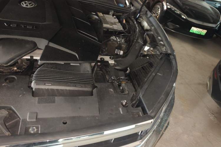 Used Volkswagen Touareg 2020 3.0 TSI Luxury Edition China VI Engine Bay Left