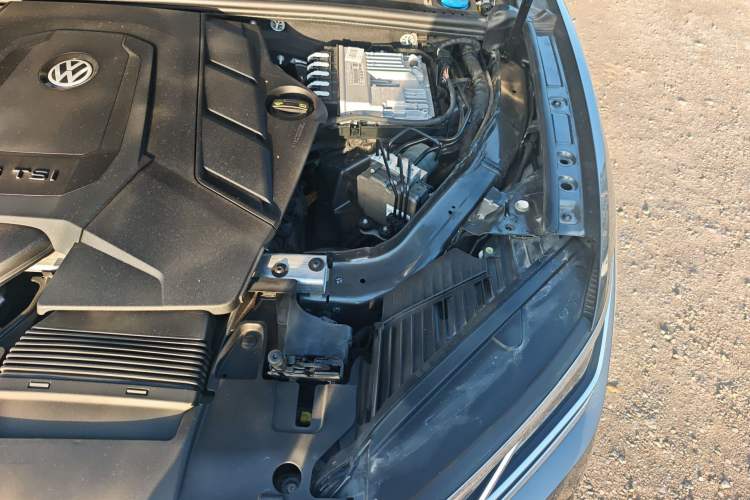 Used Volkswagen Touareg 2020 3.0 TSI Luxury Edition China VI Engine Bay Left