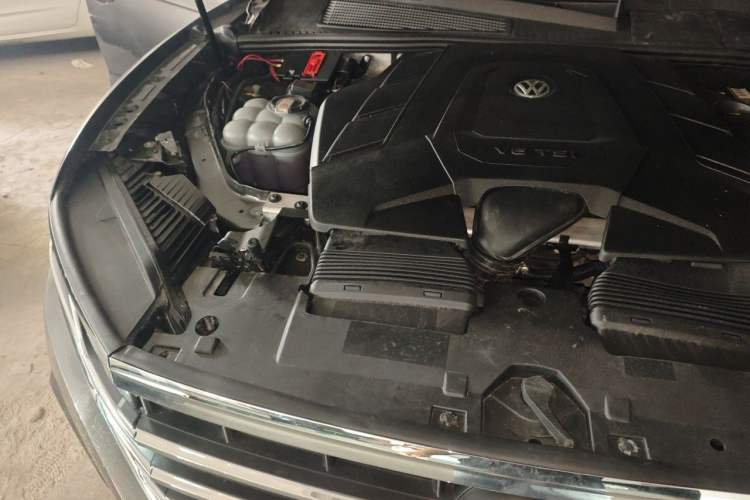 Used Volkswagen Touareg 2020 3.0 TSI Luxury Edition China VI Engine Bay Right