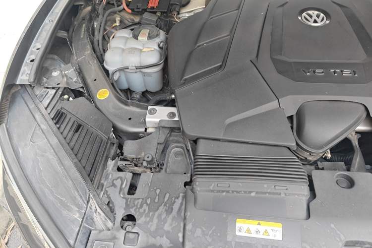 Used Volkswagen Touareg 2020 3.0 TSI Luxury Edition China VI Engine Bay Right