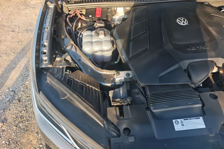 Used Volkswagen Touareg 2020 3.0 TSI Luxury Edition China VI Engine Bay Right