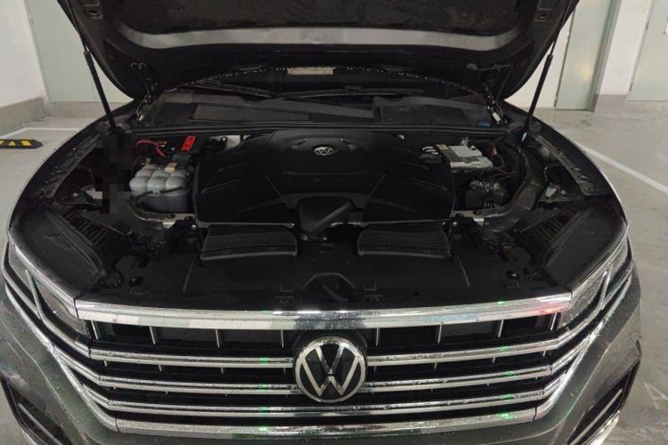 Used Volkswagen Touareg 2020 3.0 TSI Luxury Edition China VI Engine Bay