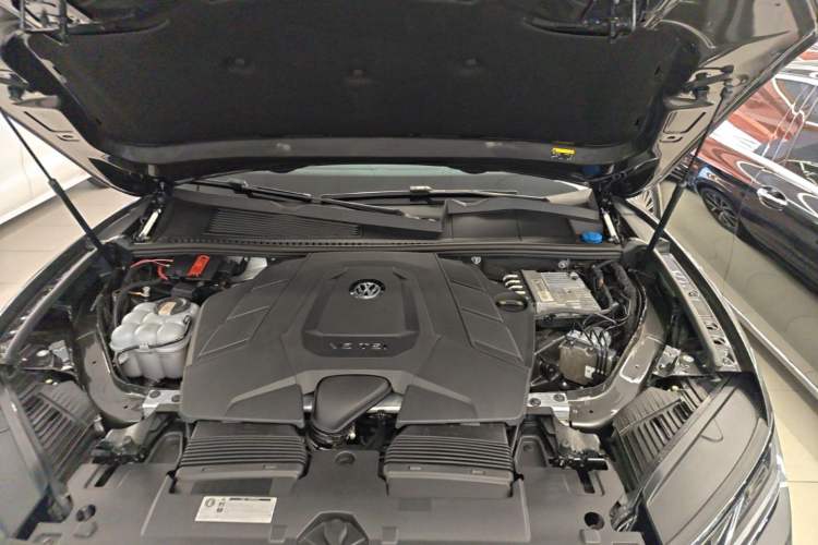Used Volkswagen Touareg 2020 3.0 TSI Luxury Edition China VI Engine Bay