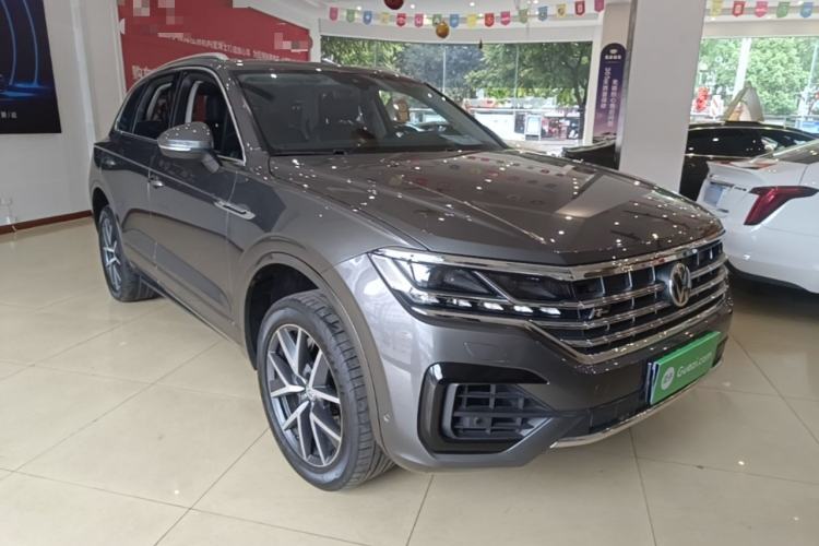 Used Volkswagen Touareg 2020 3.0 TSI Luxury Edition China VI Front Right 45 Deg