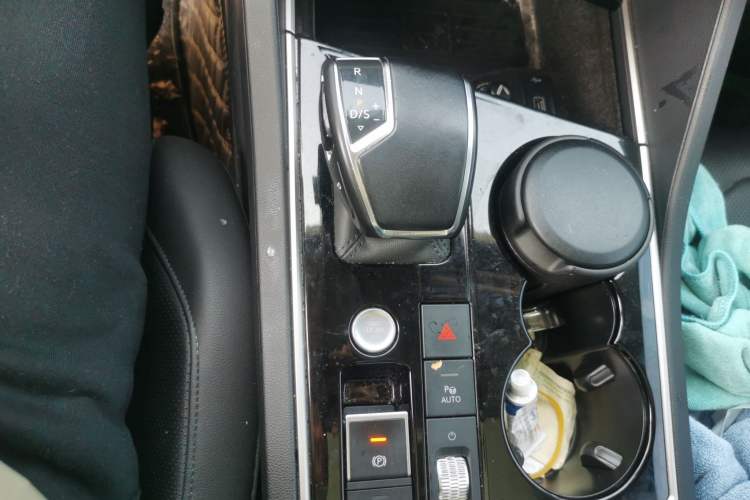 Used Volkswagen Touareg 2020 3.0 TSI Luxury Edition China VI Gear Lever