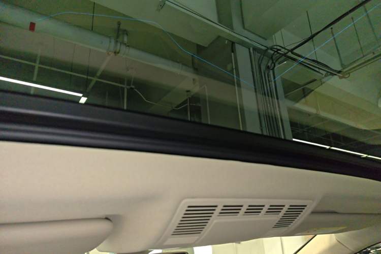 Used Volkswagen Touareg 2020 3.0 TSI Luxury Edition China VI Headliner