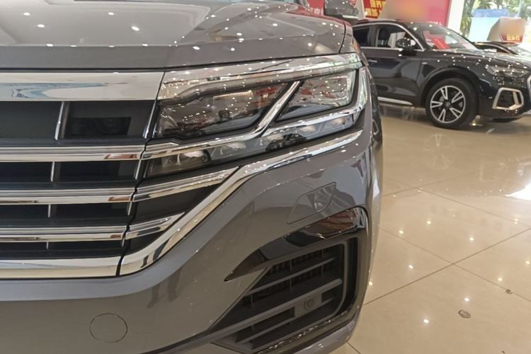 Used Volkswagen Touareg 2020 3.0 TSI Luxury Edition China VI Left Front Headlight