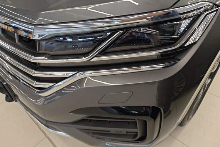 Used Volkswagen Touareg 2020 3.0 TSI Luxury Edition China VI Left Front Headlight